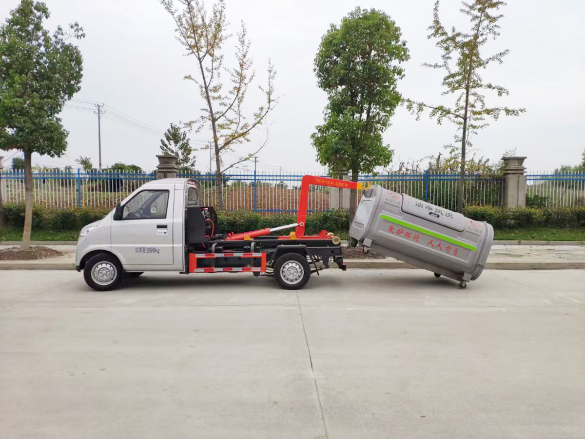   五菱新能源純電動(dòng)勾臂垃圾車