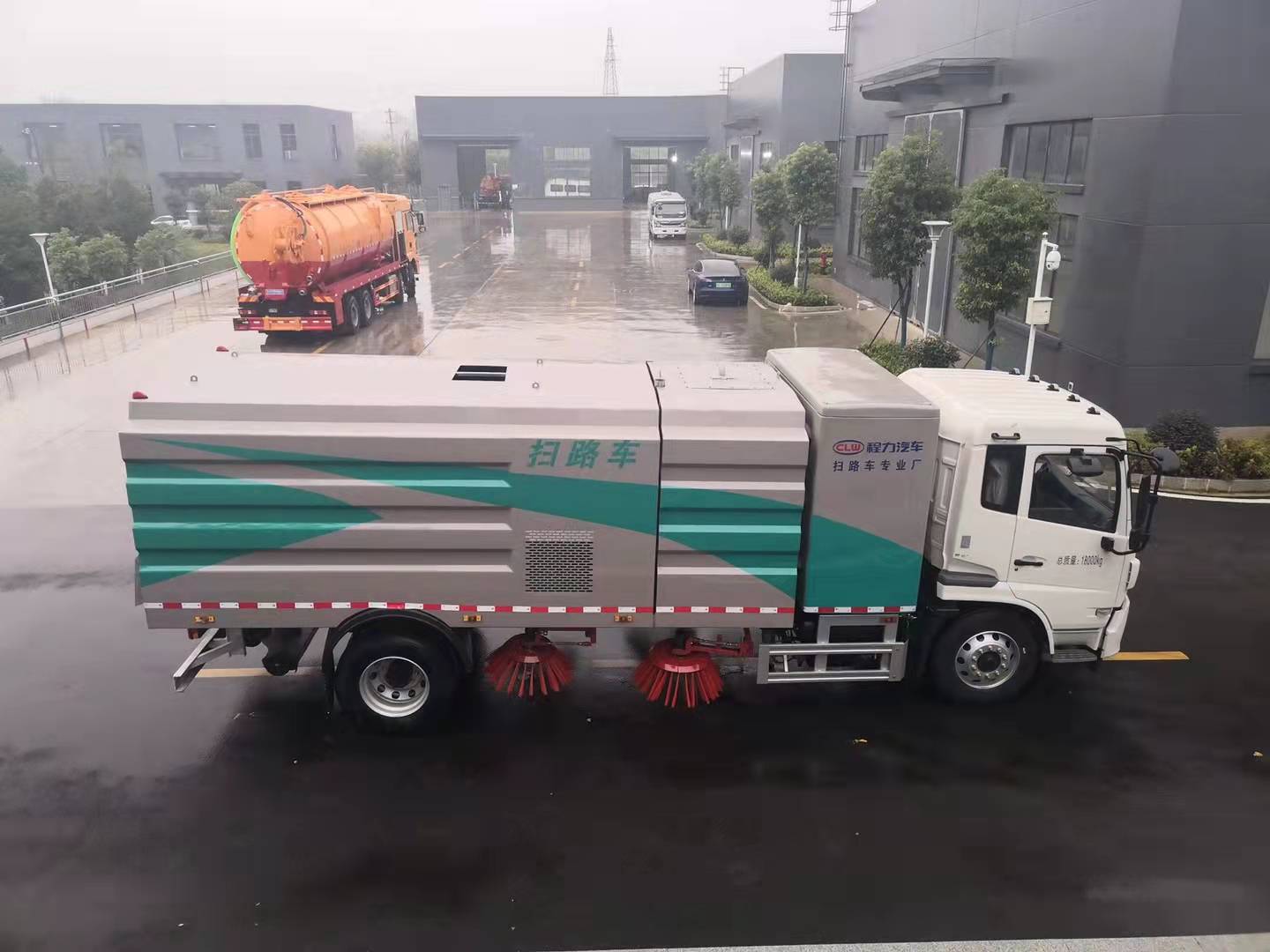 東風(fēng)天錦純電動掃路車