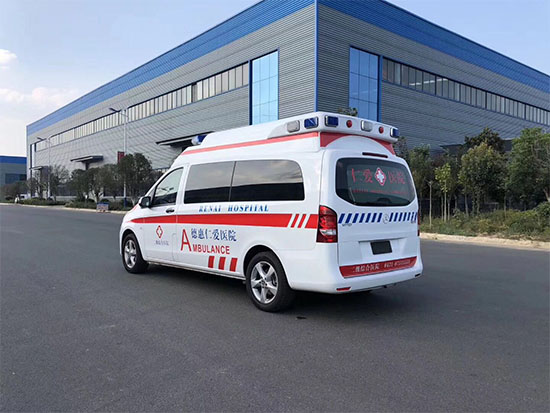  國(guó)六奔馳威霆救護(hù)車(chē)