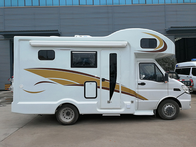 依維柯新寶迪C型房車(chē)租賃版