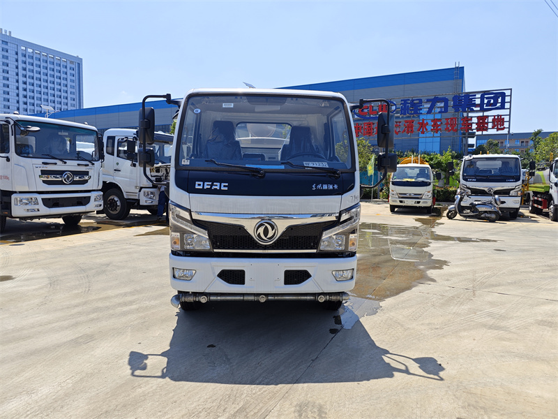 國(guó)六東風(fēng)小福瑞卡 5噸 灑水車
