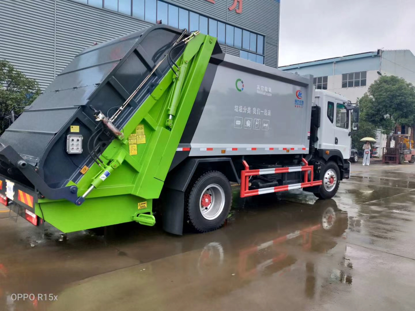 國(guó)六12立方東風(fēng)D9 壓縮垃圾車